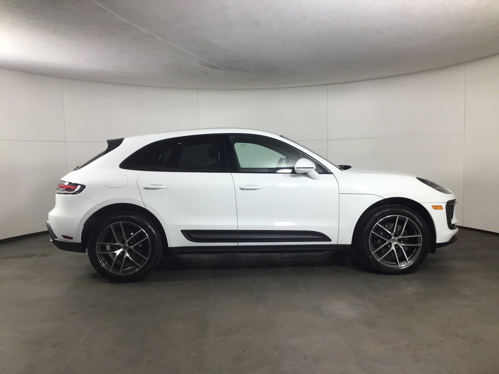 Certified 2026 Porsche Macan AWD/4WD image 8