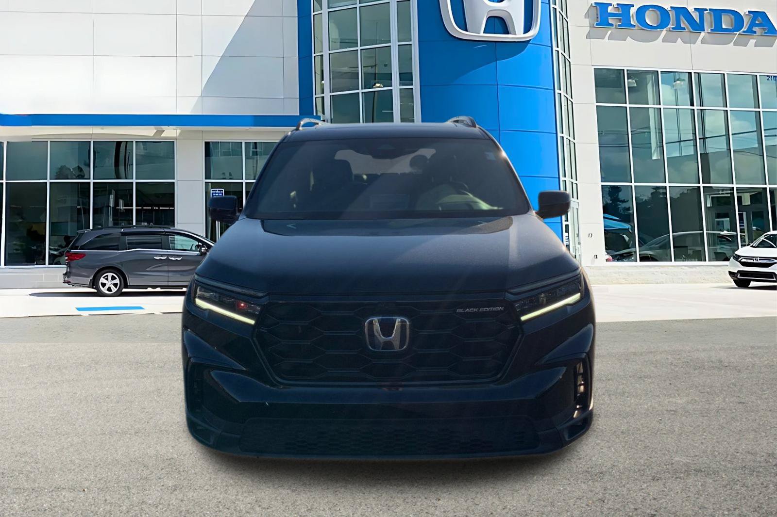 Used 2025 Honda Pilot Black Edition image 8
