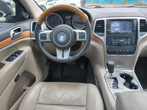 Used 2013 Jeep Grand Cherokee Overland w/ Advance Technology Group AWD/4WD image 14