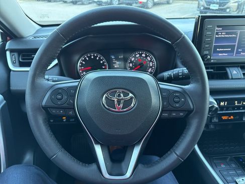 Used 2022 Toyota RAV4 XLE image 17