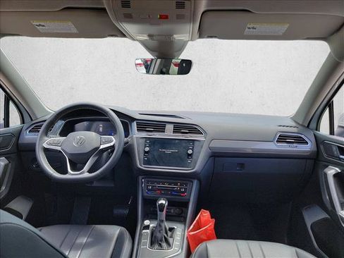Used 2023 Volkswagen Tiguan SE FWD image 15