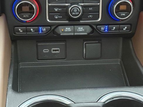 Certified 2024 Chevrolet Suburban High Country image 27