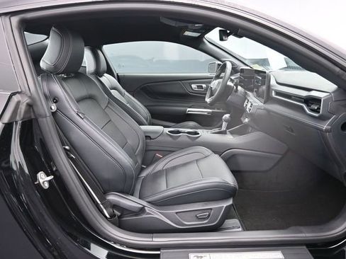 Used 2025 Ford Mustang Premium image 38