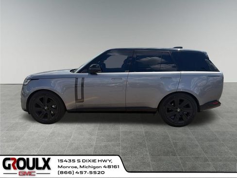 Used 2024 Land Rover Range Rover SE AWD/4WD image 2