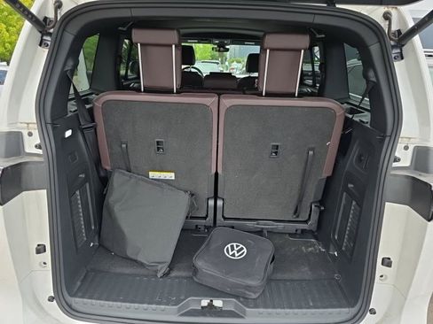 Used 2025 Volkswagen ID. Buzz Pro S Plus RWD image 14