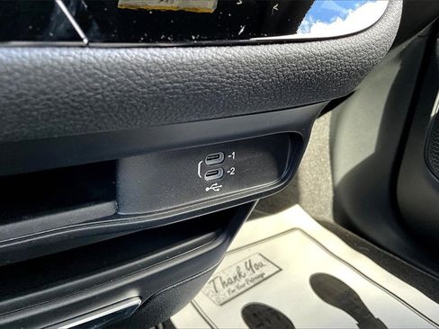 New 2026 Chrysler Pacifica Select image 26