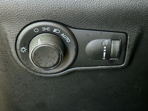 Used 2024 Jeep Compass Sport image 17