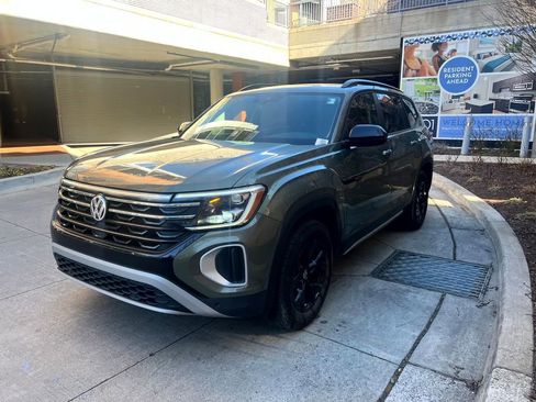 Certified 2025 Volkswagen Atlas Peak Edition SE image 21