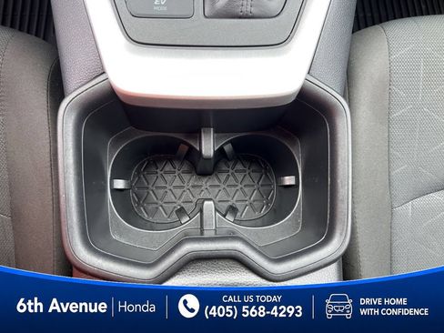 Used 2025 Toyota RAV4 XLE AWD/4WD image 33