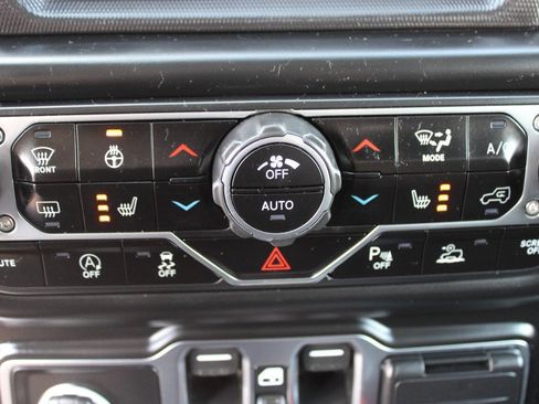 Used 2021 Jeep Gladiator Mojave AWD/4WD image 11