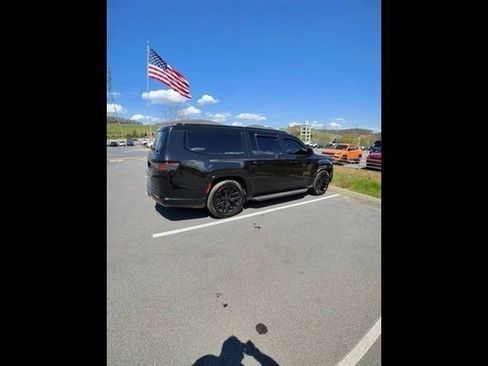 Used 2024 Jeep Wagoneer L Series II w/ Convenience Group I image 12