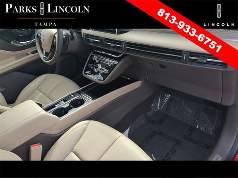 Certified 2022 Lincoln Corsair FWD w/ Equipment Group 101A image 10