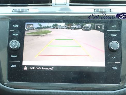 Used 2021 Volkswagen Tiguan SE FWD image 21