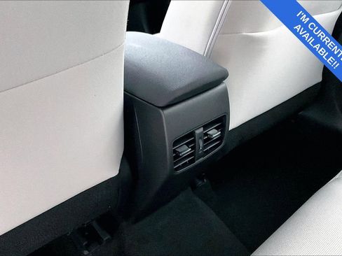 Used 2025 Toyota Corolla Cross L image 30