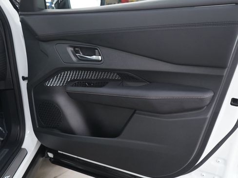 Used 2024 Nissan Ariya AWD image 11