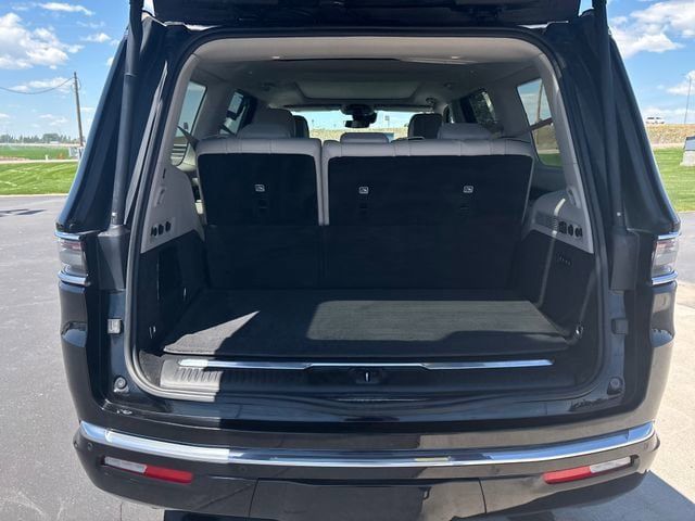 Used 2022 Jeep Grand Wagoneer Series I w/ Flexible Seating Group AWD/4WD image 27