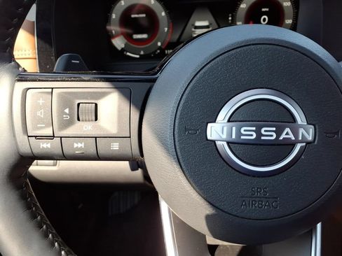 Used 2025 Nissan Pathfinder Platinum w/ Cargo Package FWD image 18