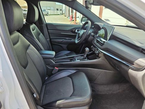 Used 2025 Jeep Compass Latitude w/ Altitude Special Edition AWD/4WD image 19