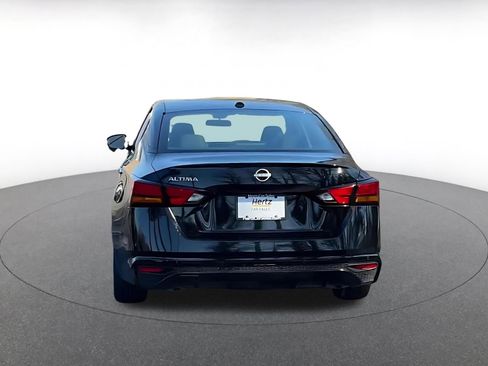 Used 2025 Nissan Altima 2.5 SV image 12