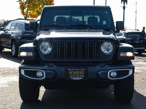 Used 2024 Jeep Gladiator Sport image 5