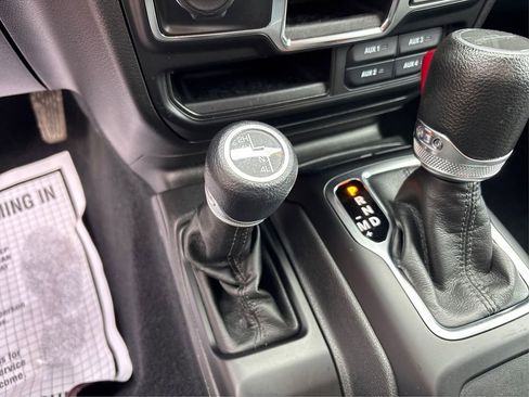Used 2023 Jeep Gladiator Sport AWD/4WD image 34