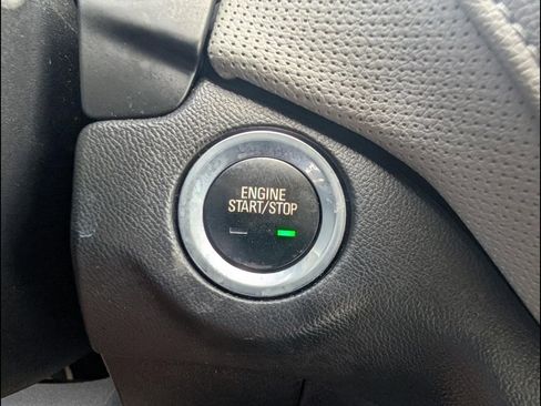 Used 2018 Chevrolet Equinox Premier image 14