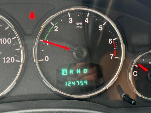 Used 2012 Jeep Liberty Sport image 25