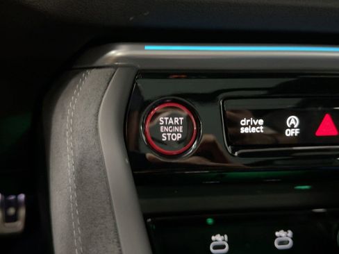 New 2025 Audi SQ5 Prestige image 26