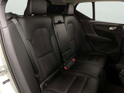 Used 2025 Volvo XC40 B5 Plus image 74