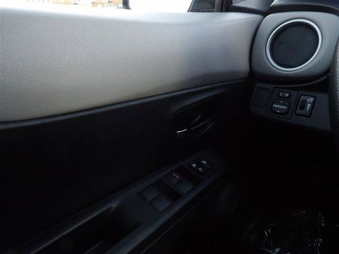 Used 2012 Toyota Yaris LE image 19