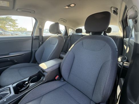 Used 2025 Kia K4 FWD image 10