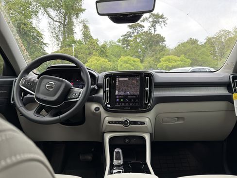 Used 2026 Volvo XC40 B5 Ultra w/ Protection Package Premier image 31