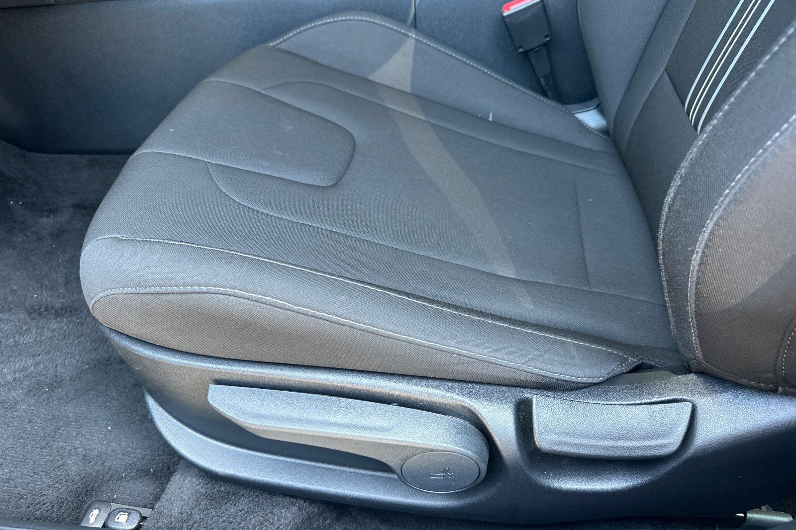 Used 2026 Hyundai Elantra Sport FWD image 13