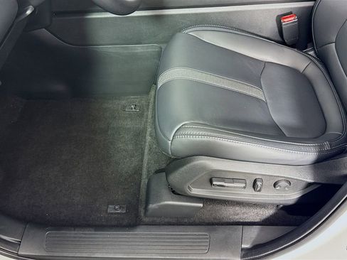Used 2025 Honda Pilot EX-L image 18