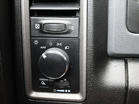Used 2019 RAM 1500 Tradesman w/ Chrome Appearance Group RWD image 41