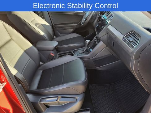 Used 2021 Volkswagen Tiguan SE w/ Panoramic Sunroof Package image 9