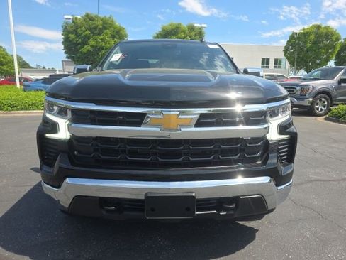 Used 2023 Chevrolet Silverado 1500 LT image 2