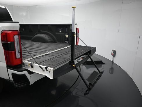 Used 2024 Ford F250 Platinum AWD/4WD image 9