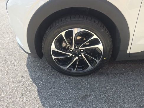 Used 2022 Chevrolet Bolt EUV Premier w/ Sun & Sound Package image 8