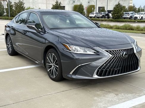 Used 2025 Lexus ES 350 w/ Premium Package image 12