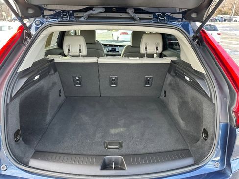 Used 2019 Cadillac XT4 Luxury w/ Cold Weather Package image 24