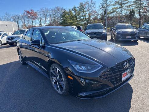 Used 2023 Hyundai Sonata SEL Plus w/ Preferred Accessory Package image 3