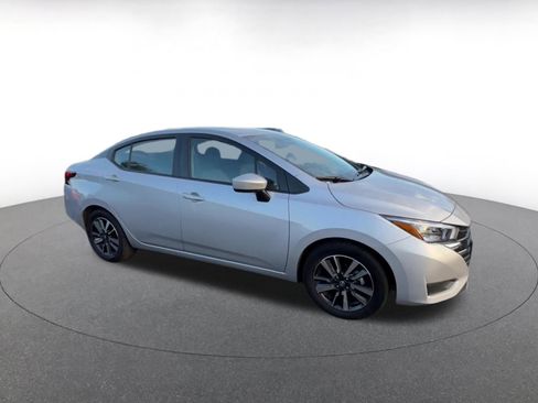 Used 2025 Nissan Versa SV image 2