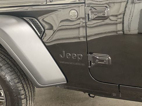 Used 2025 Jeep Wrangler Unlimited Sport AWD/4WD image 10