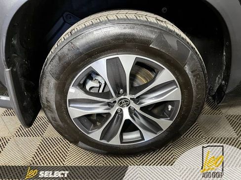 Used 2022 Toyota Highlander XLE image 29