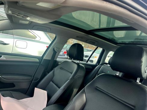 Used 2016 Volkswagen Golf Limited Edition image 20