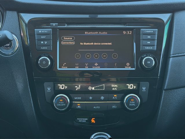 Used 2018 Nissan Rogue SV w/ Premium Package FWD image 21