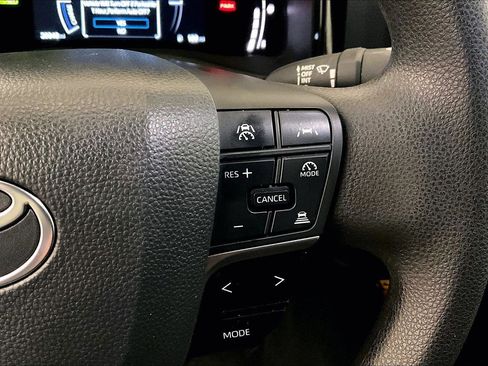 Used 2025 Toyota Camry LE image 18