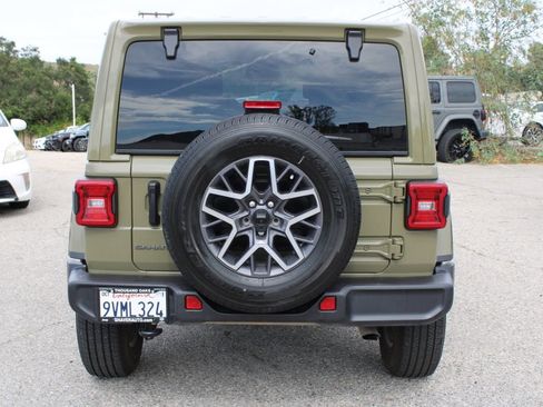 Used 2026 Jeep Wrangler Unlimited Sahara AWD/4WD image 5