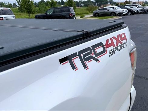 Used 2020 Toyota Tacoma TRD Sport w/ Exterior Package AWD/4WD image 4